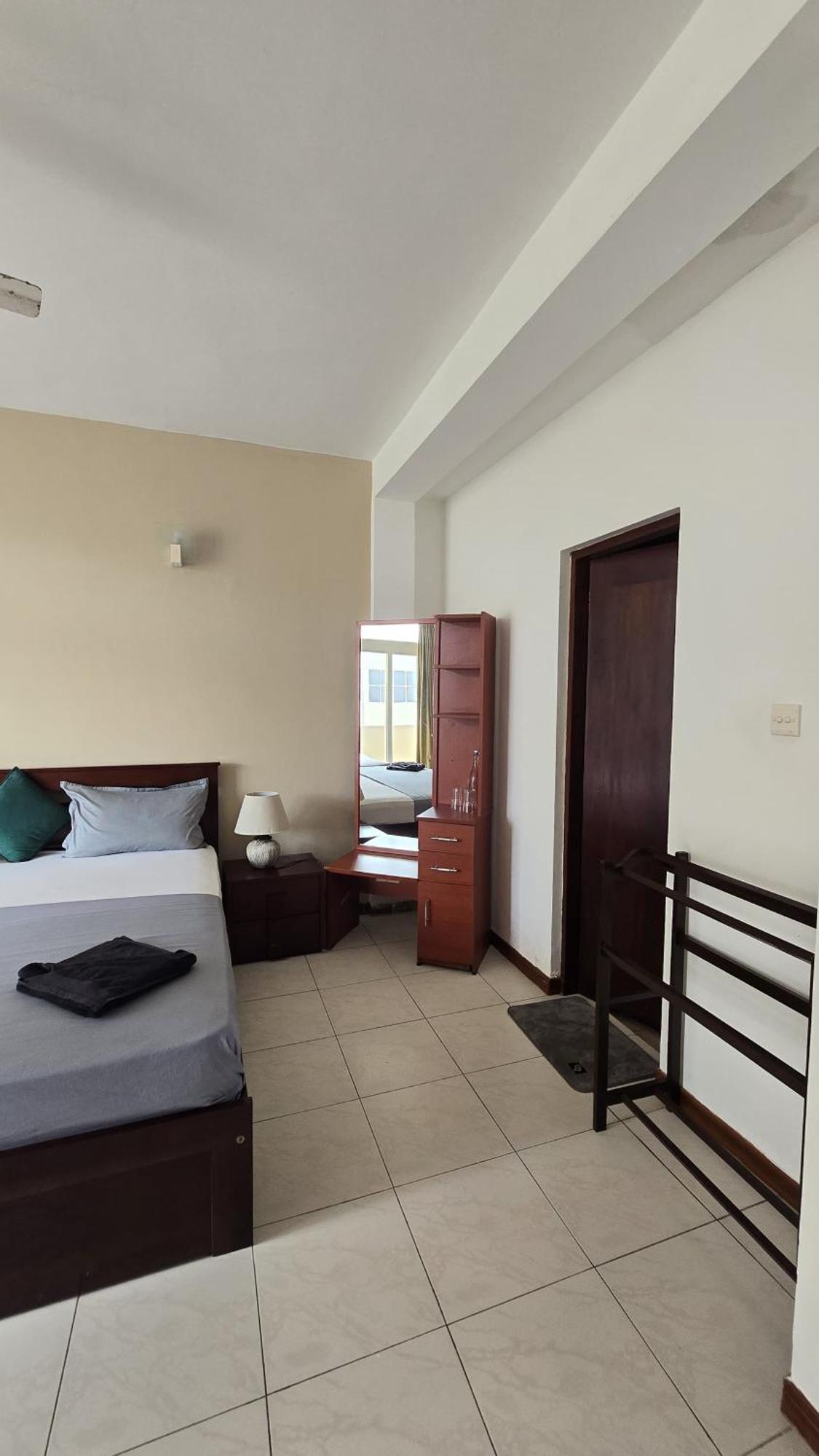 Palmyrah Residencies Otel Kolombo Dış mekan fotoğraf